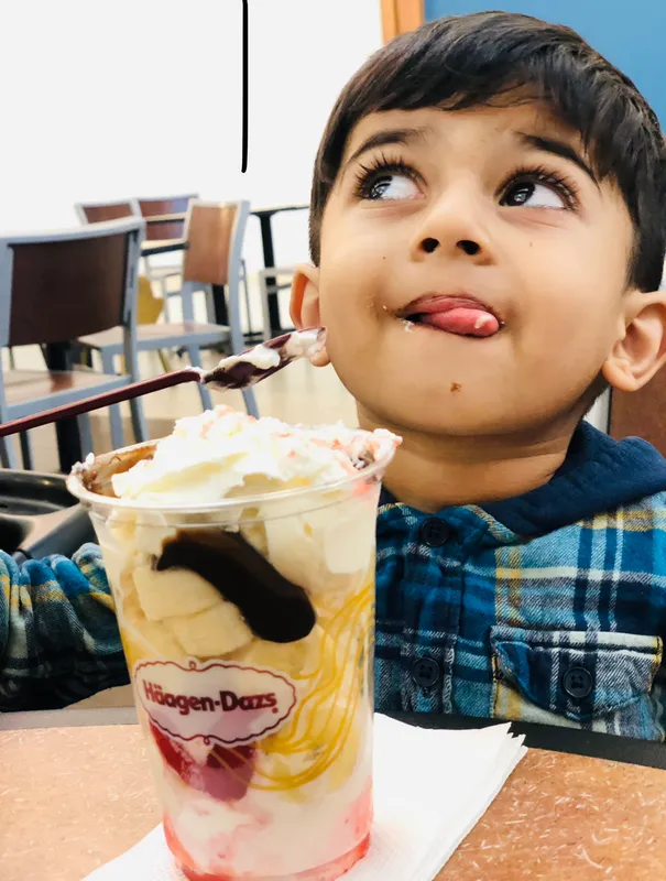 Haagen Dazs Sundae strawberry banana!