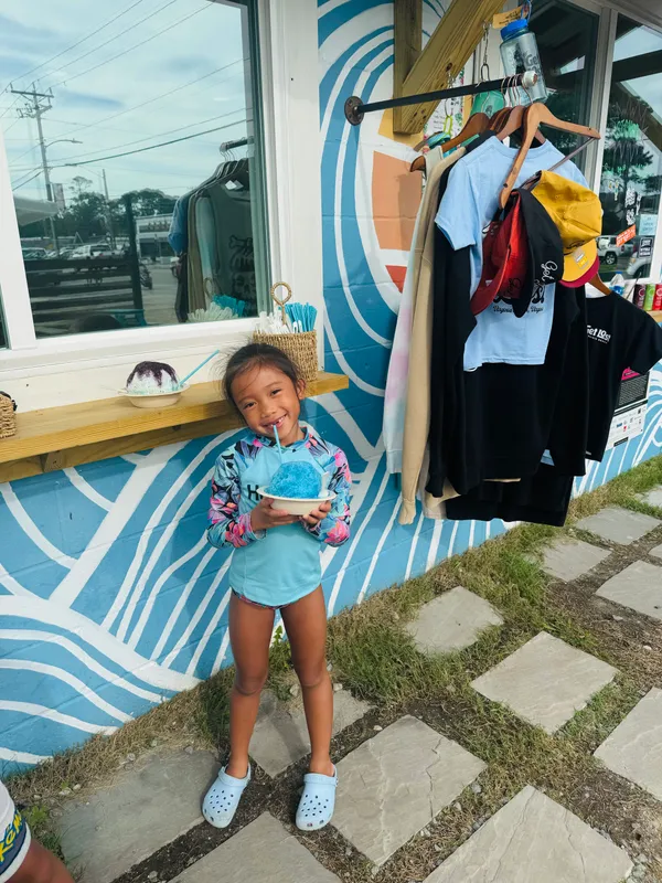Enjoying Hawaiian shave ice with vanilla ice cream by VBA. 🌸
